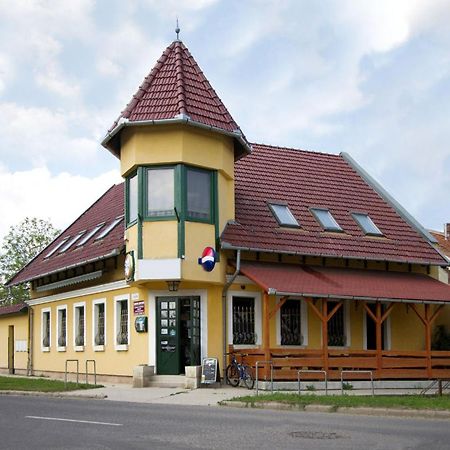 Hotel Alíz Vendégház Bekescsaba Exterior foto